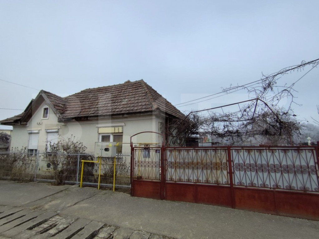 Casă cu Potențial de Extindere, Teren Generos 2304 mp, uti