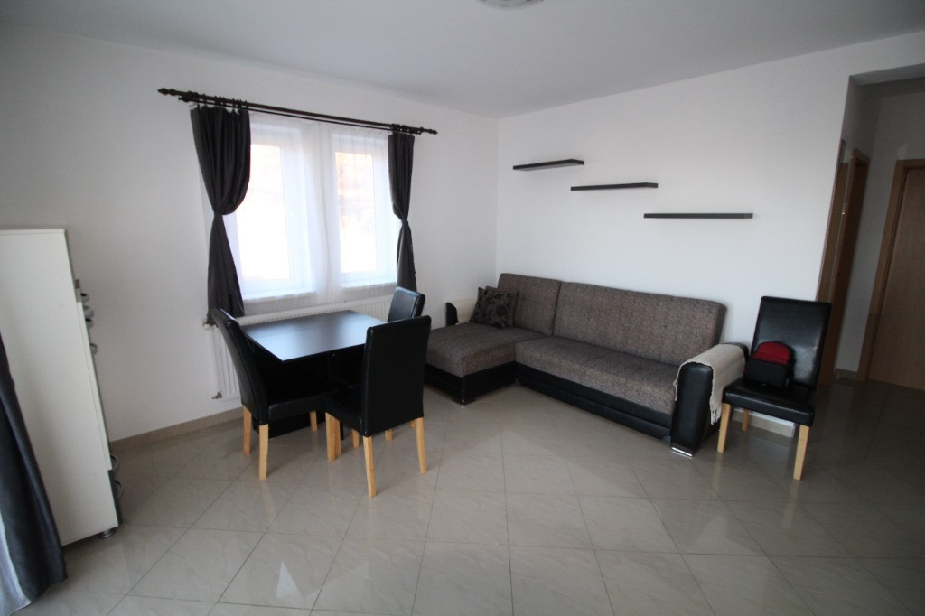 INCHIRIEZ apartament 2 camere,recent renovat, zona Strand