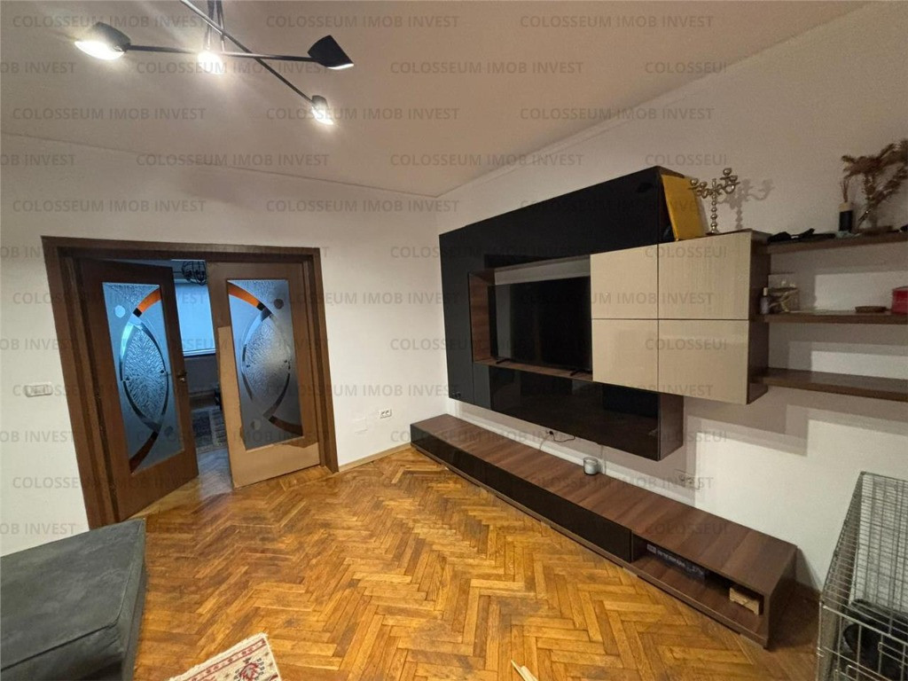 Casa cu 5 camere+garaj - zona Centrul Istoric