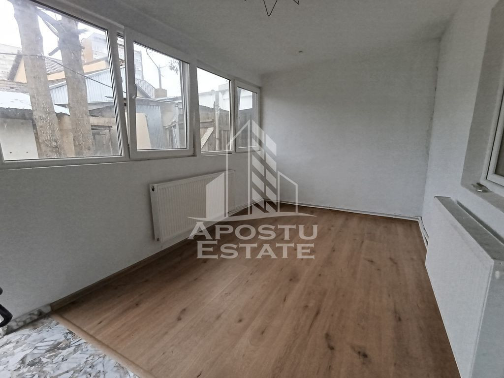 Casa la curte comuna, 3 camere, izolata exterior, zona Ce...