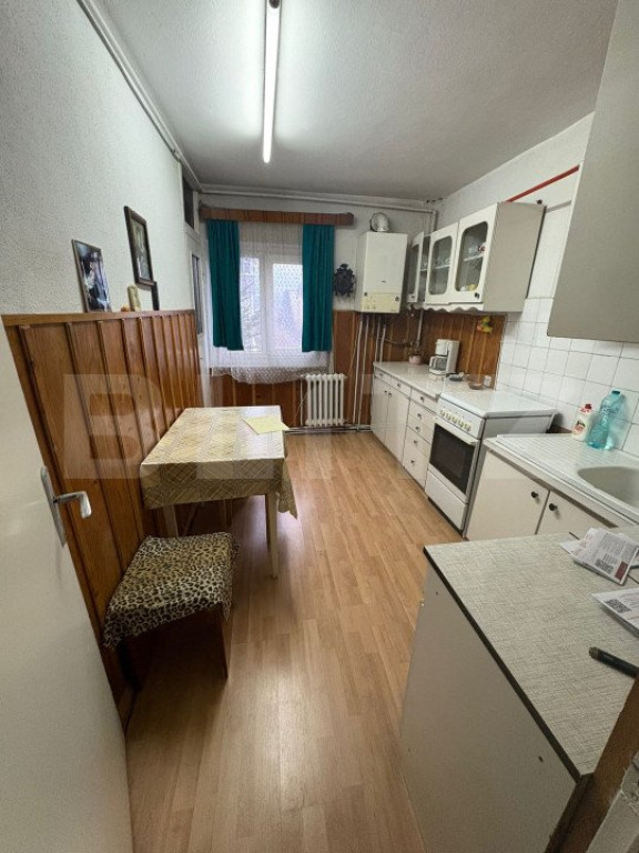 Apartament de vanzare, 3 camere, 70 mp, etaj 3, zona Kauflan