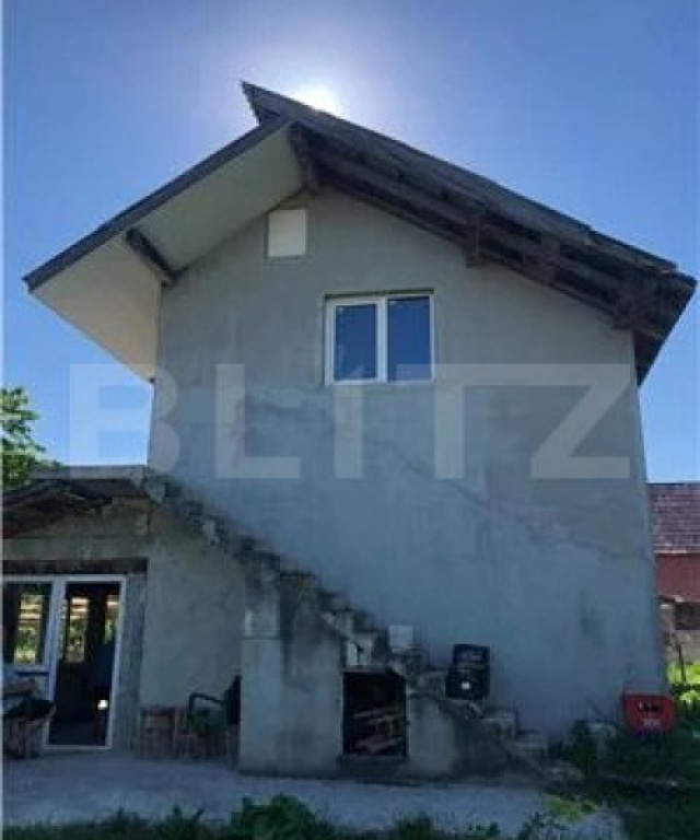 Casă de vânzare, cu 3 camere, 100 m², teren 5 arii, zona