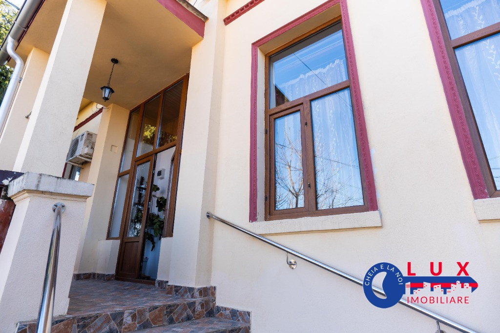 ID 9542 Casa in centrul orasului - DE INCHIRIAT