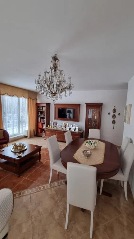 Apartament cu 4 camere, decomandat - zona Avantgarden