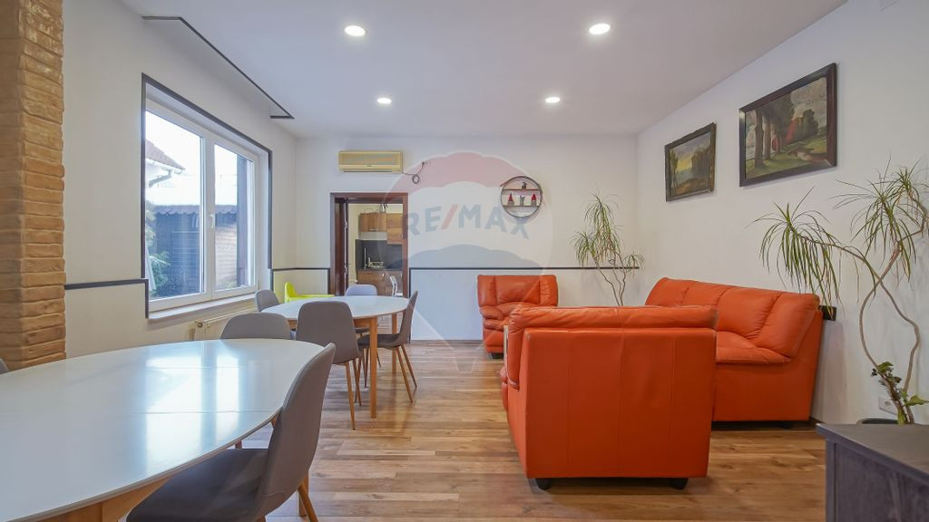 Casă cu 6 dormitoare, fiecare cu baie proprie - Str. Mor...