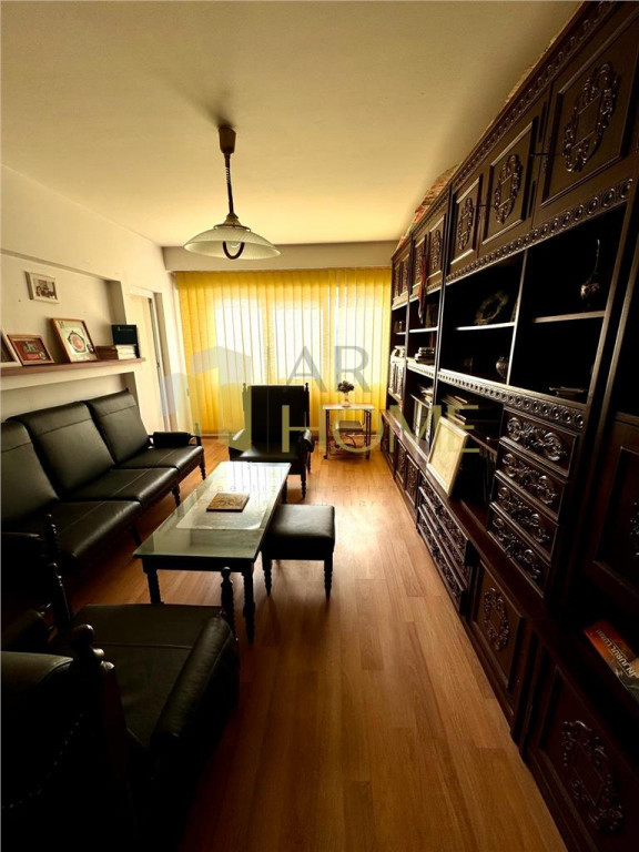 Apartament 4 camere, centrala proprie, Ploiesti, Piata Miha