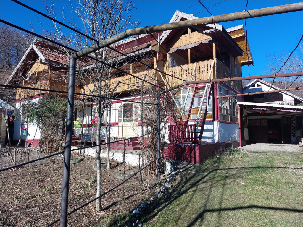 Casa P 1, 5 camere, teren 1200 mp, sat Barbuncesti, Grajdana