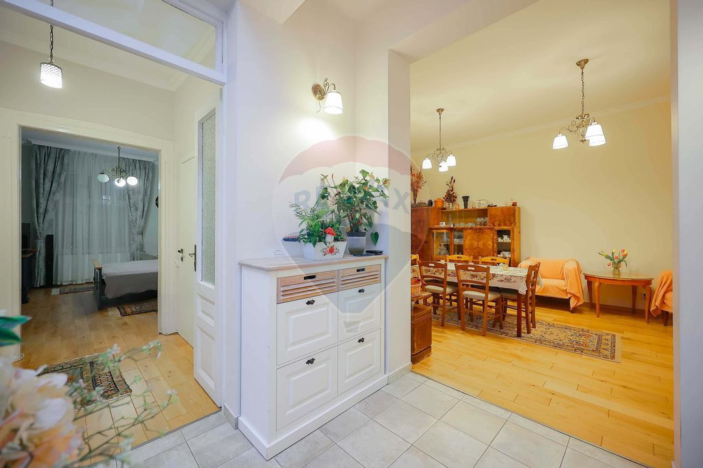 De vânzare Casǎ cu 4 camere, singur în curte, Ultracen...