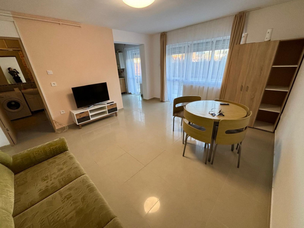 Garsoniera la bloc zona trei stejari spital (central)