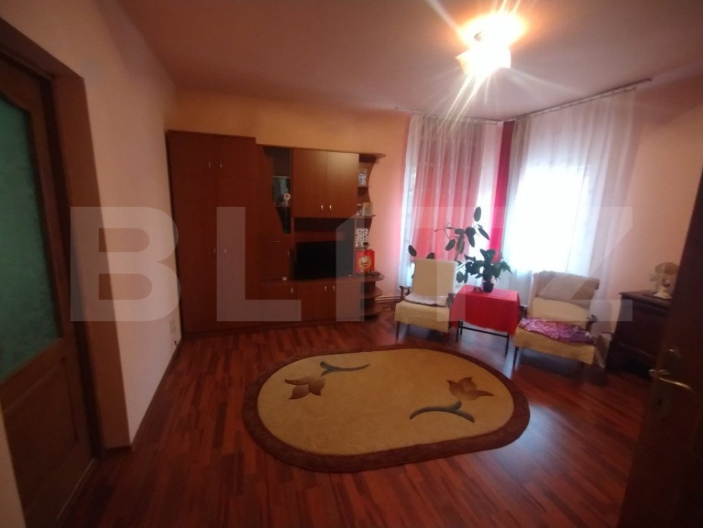 Casa cu 3 camere, 120 mp ,teren aferent 8 arij, zona Indepen