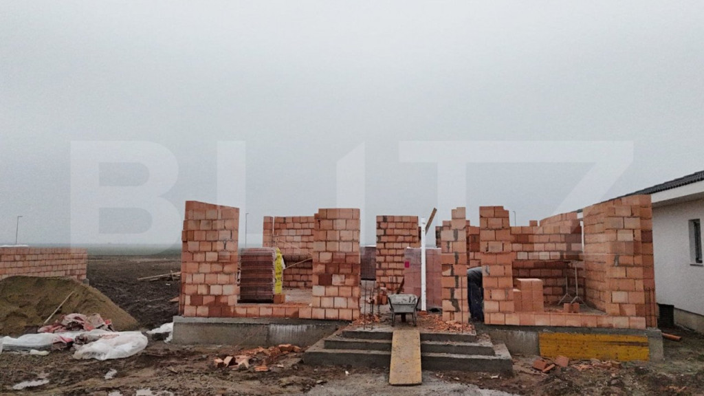 Casa cu 3 dormitoare, pe un nivel, racordata la toate utili