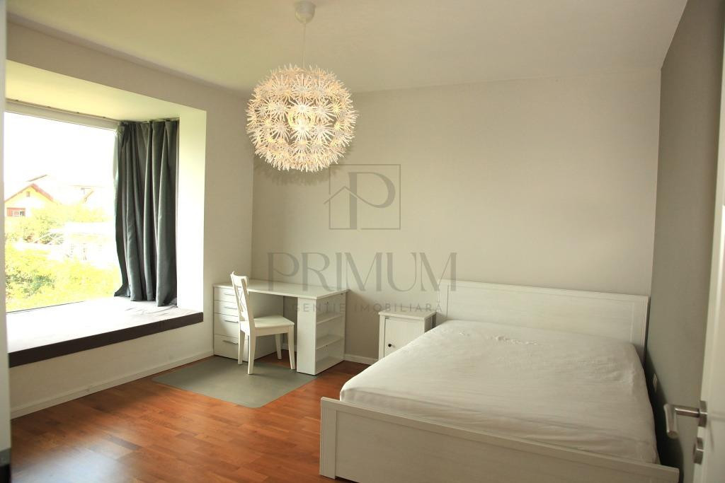 Casa individuala, 4 camere, 246 mp, locatie premium in Dumbr