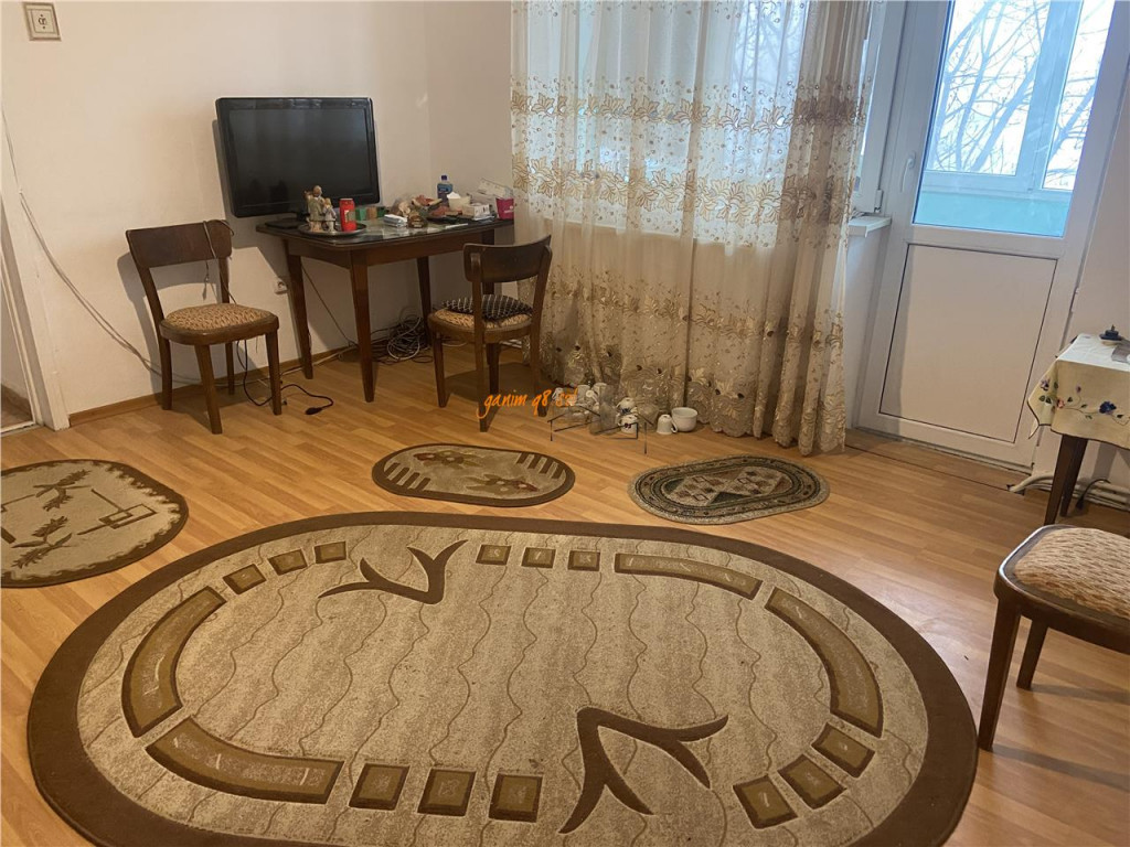 Apartament 3 camere , zona Cartier Gara , et 3/4 , 60 mp , c
