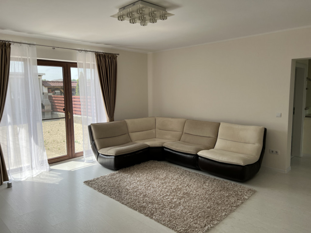 Casa 4 cam 2 baii arhitectilor curte mare 3 locuri parcare