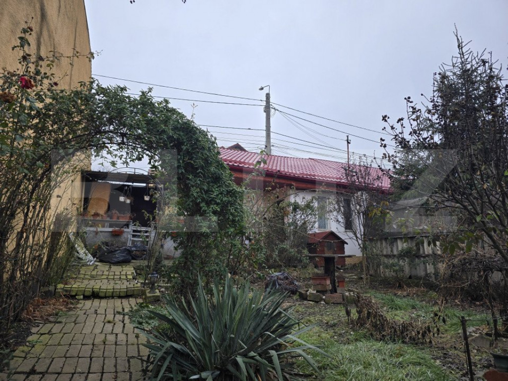 Casă renovabilă de vanzare, cu 2 camere, 39 mp, zona cent