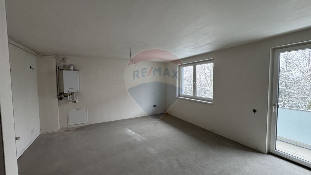 DE VÂNZARE – Apartament 3 camere, decomandat, Str. Vic...