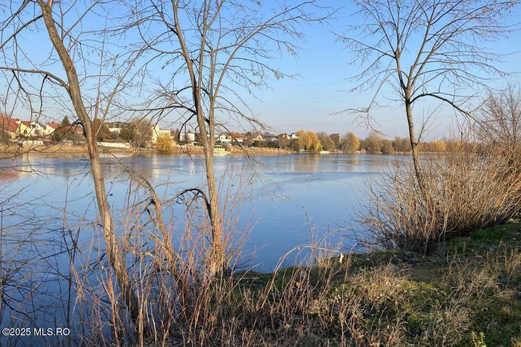 Mogosoaia - La lac - Str. Martha Bibescu, 4.566 mp, deschidere 40 ml!