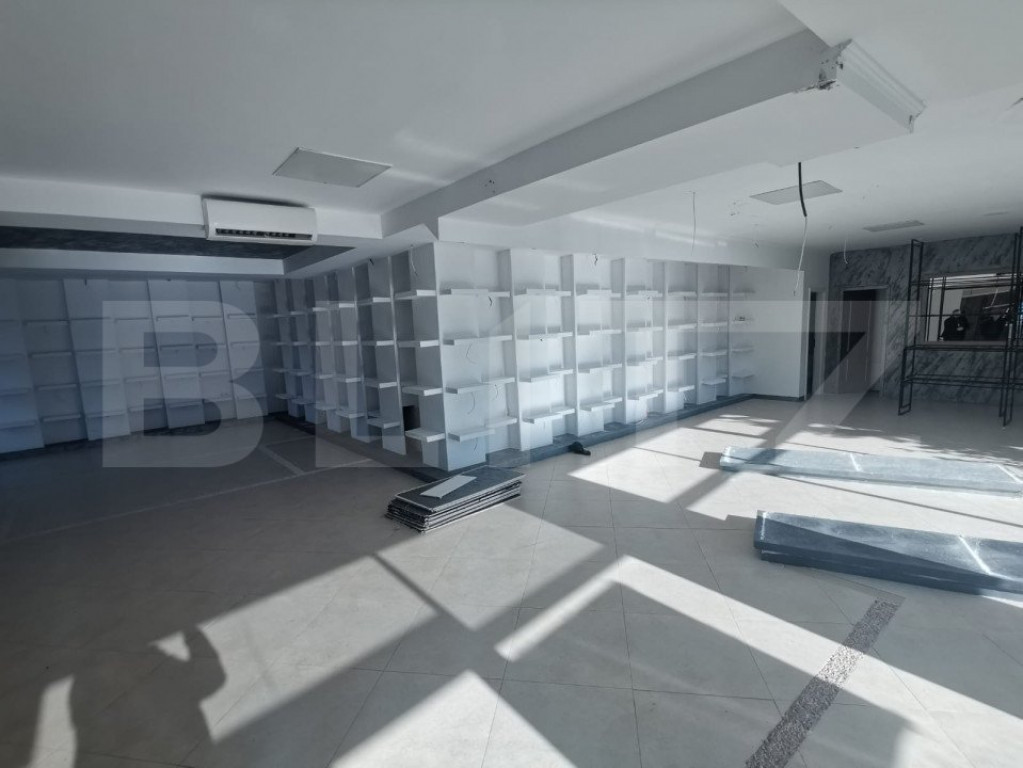 Spatiu comercial, ideal showroom, 130mp, parcare, zona straz