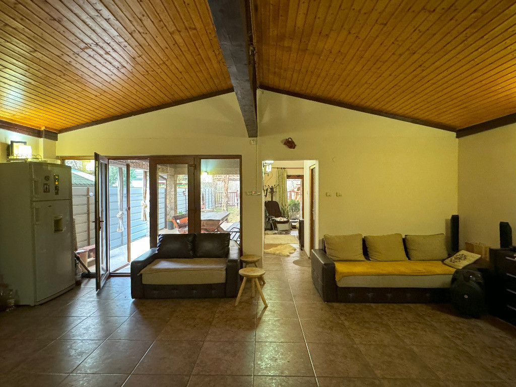CASA DE VACANTA, Sc. 100 mp. + bucat. vara, T= 250 mp, zona raul Olt