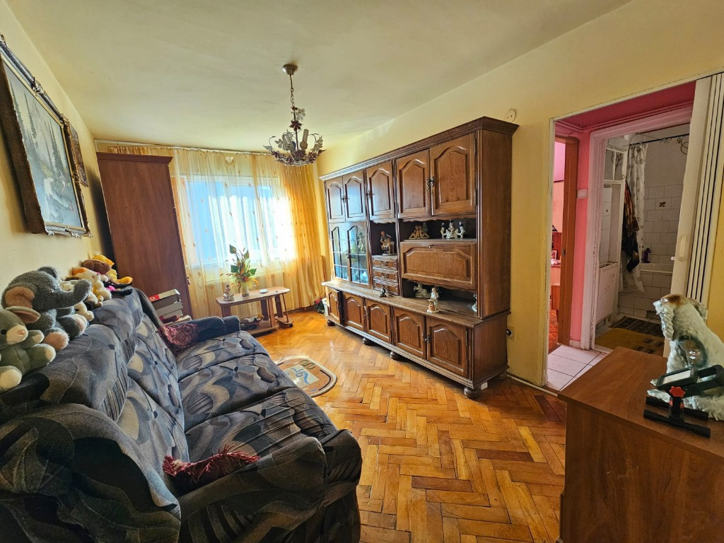 Apartament 2 camere,etaj 2 zona Dacia