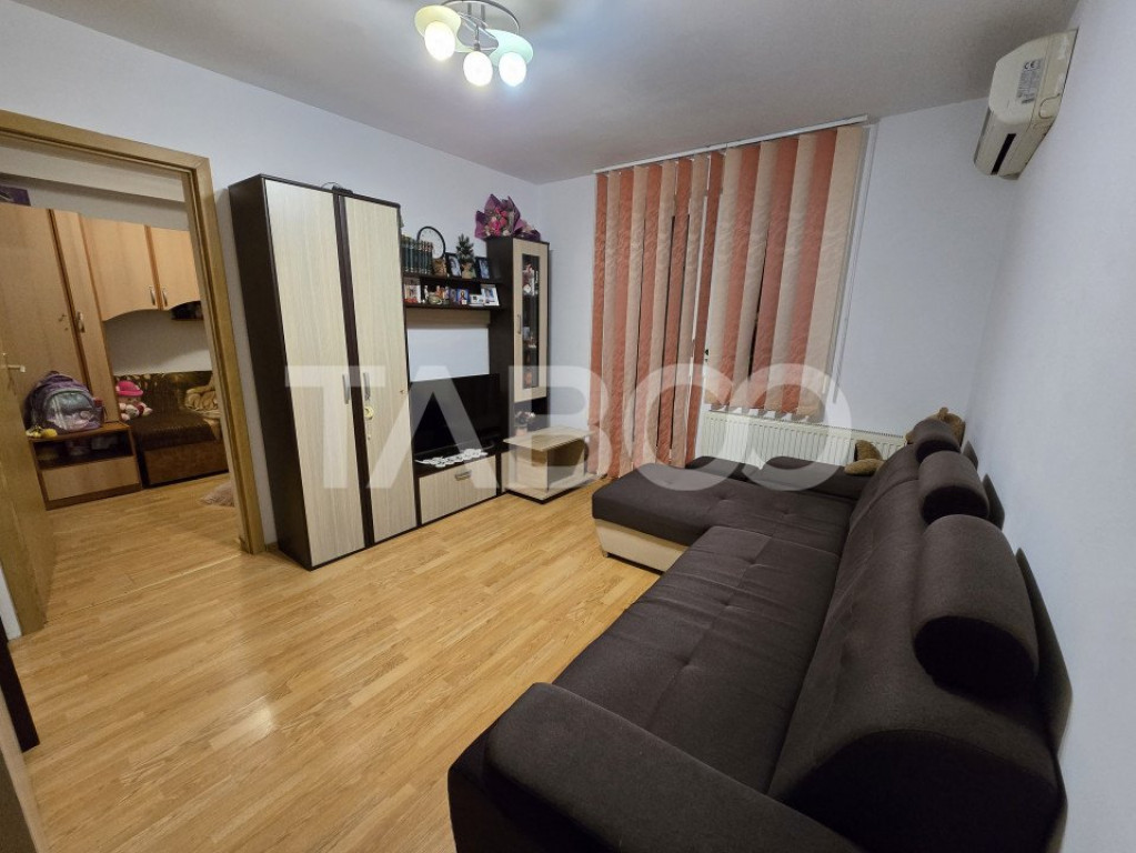 Apartament decomandat de vanzare 4 camere balcon 83 mpu Miha