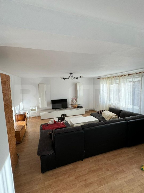 Casa cu 5 camere, 500 mp, zona UNIREA