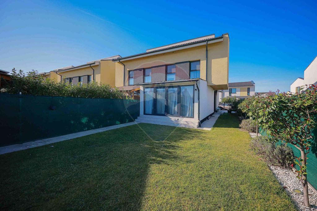 Casă cu 4 camere de vânzare în Cartierul Riviera, Oradea