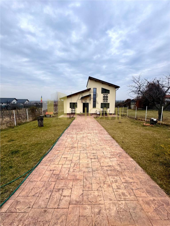 Casa 4 camere plus dependinte, teren 1284 mp, in Paulesti,
