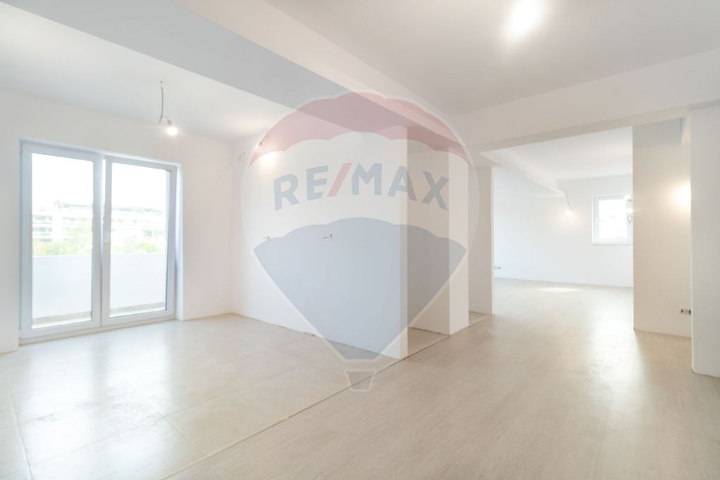 Apartament unicat 3 camere supradimensionat, Damaroaia - ...