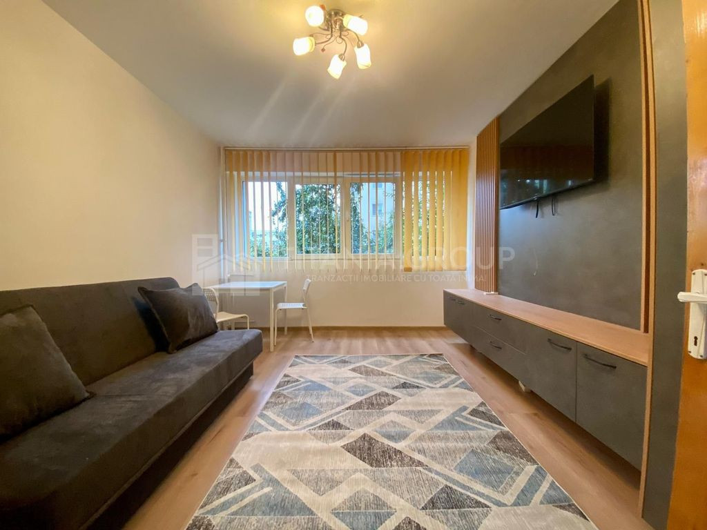 Garsoniera cocheta, etaj intermediar - zona Tractorul