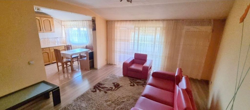 Apartament cu 3 camere, zona Micro 20, sup. 75 mp, mobila...