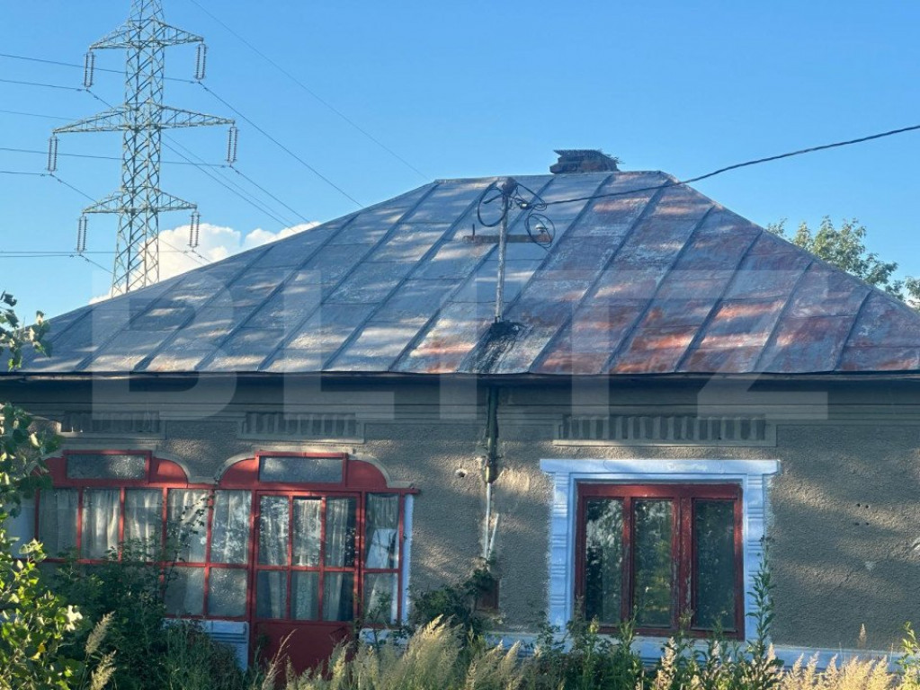 Casa batrâneasca de vanzare, 48 mp, zona Patroaia Deal cu C