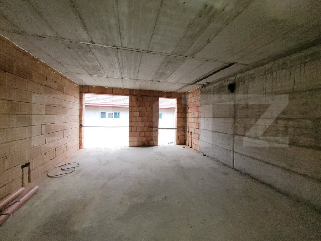 Apartament de vanzare, de 2 camere, semidecomandat, bloc nou