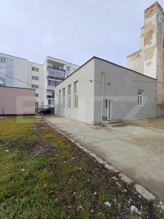 Hala/spatiu comercial, cu 3 incaperi, 185 mp, zona Tineretul
