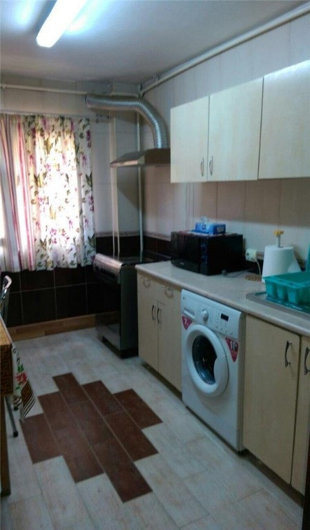 Apartament 4 camere ,decom, cu centrala timpuri noi