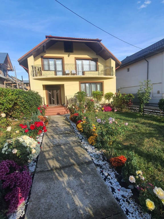 Casă P+M , zona Letea Veche , te poti muta IMEDIAT , cod Ag CE 907