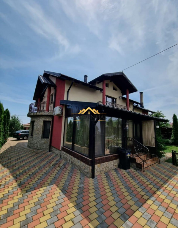 VILA CU ETAJ SI MANSARDA