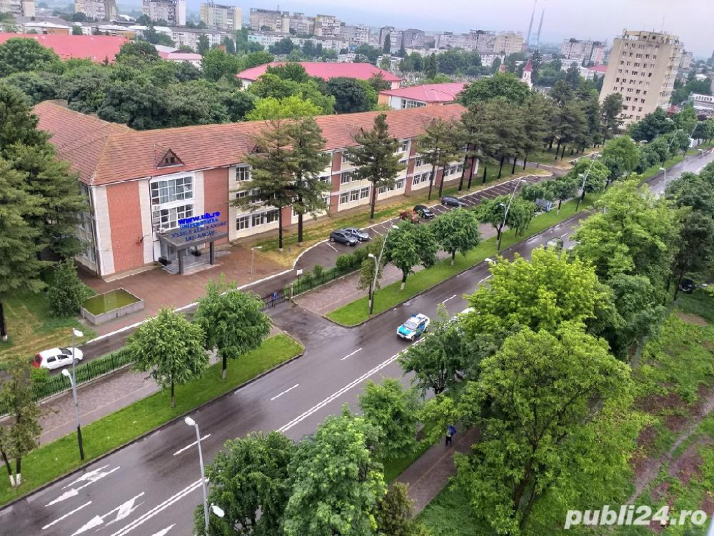 Apartament doua camere, deco, hol patrat, etaj zece, Tic Tac