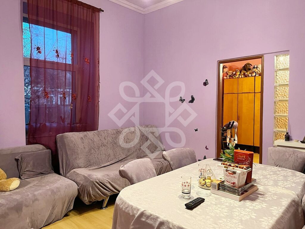 Casa cu 2 camere si curte proprie in zona Cetatii din