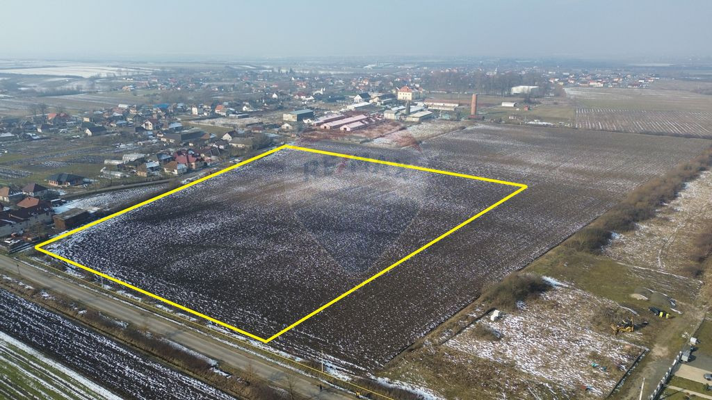 De Vânzare Teren Intravilan 3ha-SUPER POZITIE