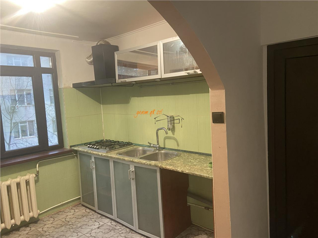 Garsoniera zona Gara , et 3/4 , decomadata , libera , 32 mp