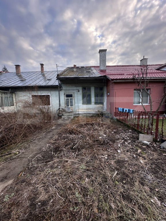 Casa zonă centrală Dej,curte comună, 31mp