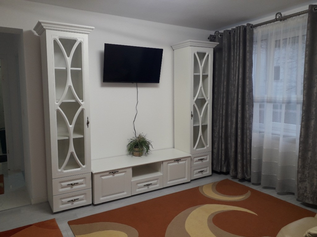 Apartament cu 2 camere semidecomandate Zona Centru
