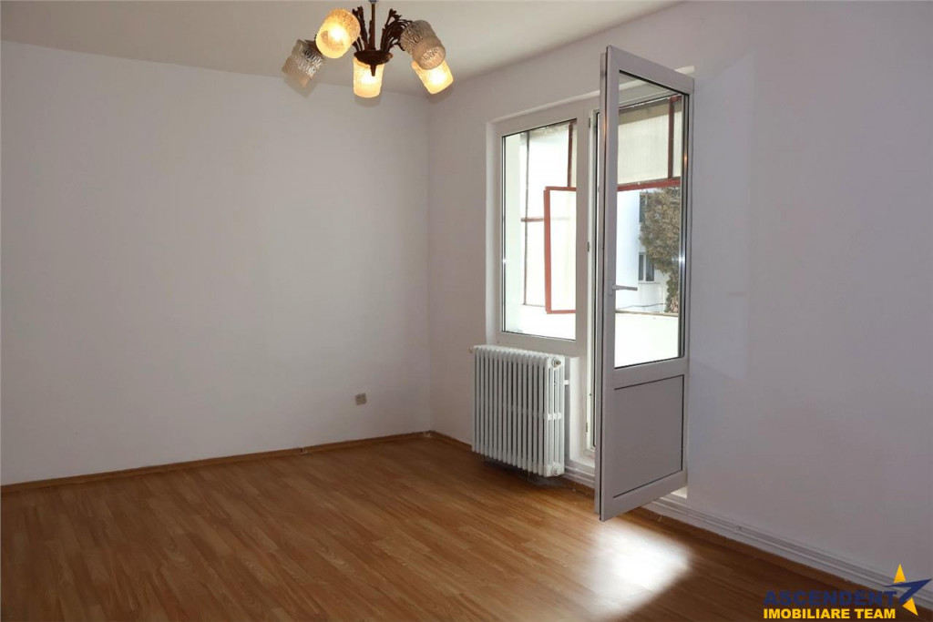 FILM Tur 3D! Decomandat, luminos, etaj 1, cu garaj si pivni