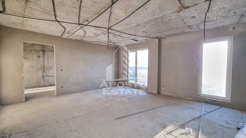 Apartament 2 camere, bloc nou, loc de parcare, zona Toron...