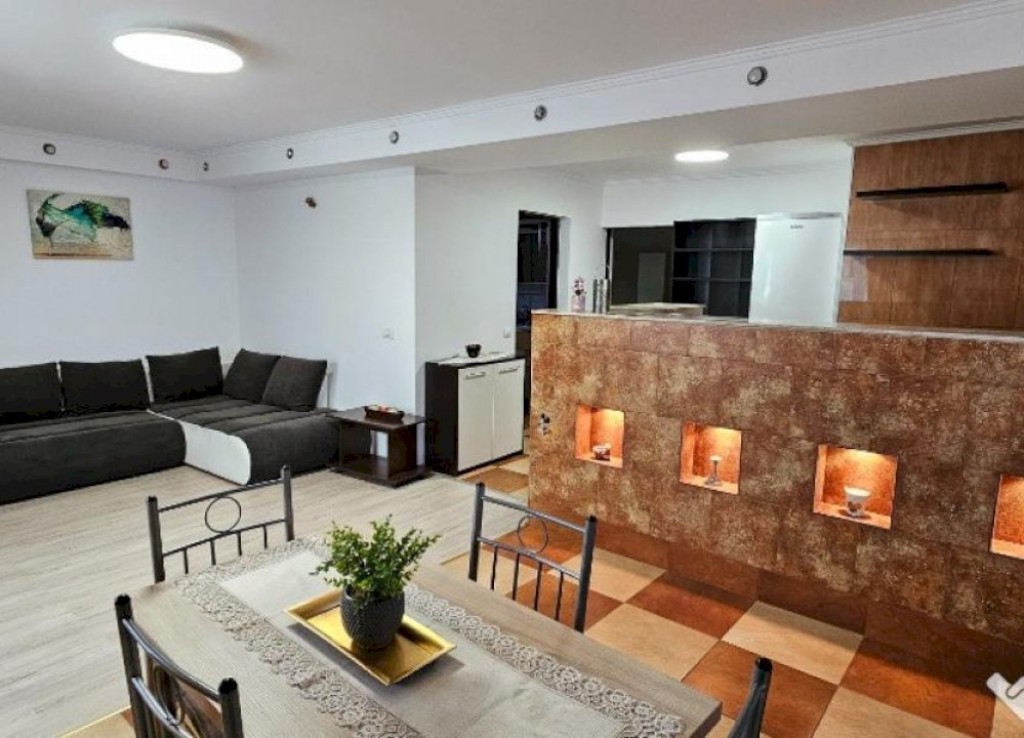 2 camere in vila / Aparatorii Patriei / proximitate metrou