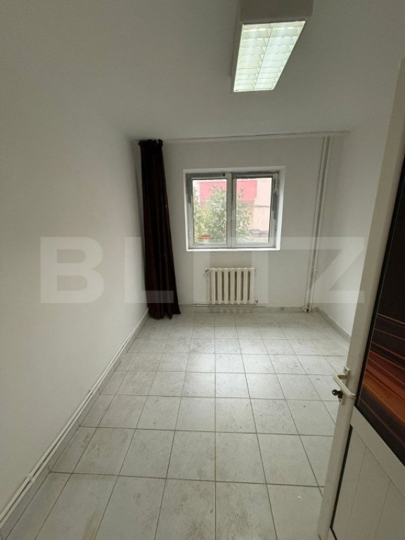 Spatiu comercial, cu 4 incaperi, 70 mp, zona Big