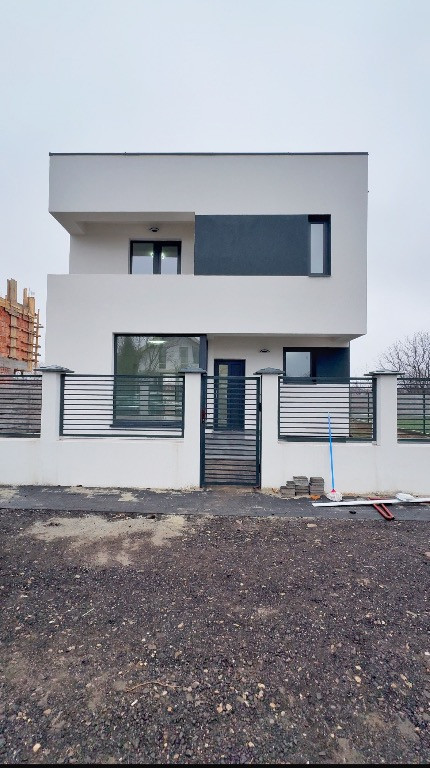 OPORTUNITATE, Doar 200m de Bulevardul 1 Mai, 4 Camere, 3 Bai