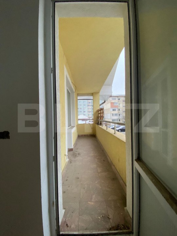 Casa de vanzare, cu 7 camere, 390 mp - Versatilă și Centra