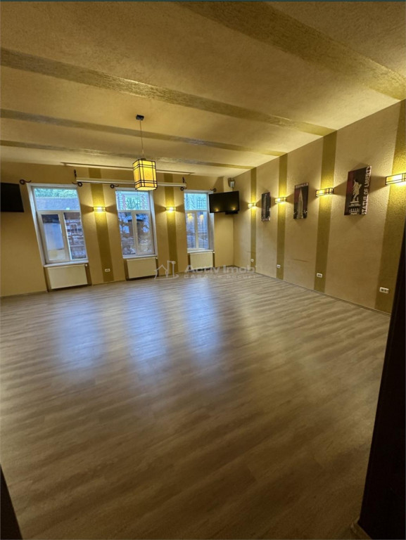 Spatiu - Restaurant - Central - R#226;#537;nov